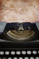 Obraz na płótnie Canvas typewriter with blank page