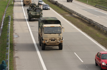 Dragoon Ride - US army convoy drives through Czech Republic