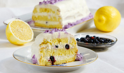 lemon cake with blueberries and cream of ricotta