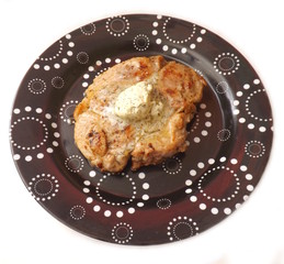 Nackensteaks mit Kräuterbutter