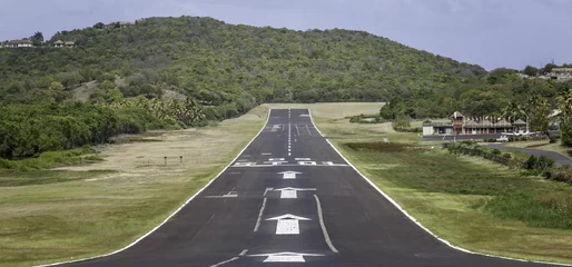 Gordijnen Runway Landing Strip Remote Tropical Island © closertoinfinity