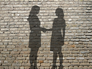 women handshake © Jonathan Stutz