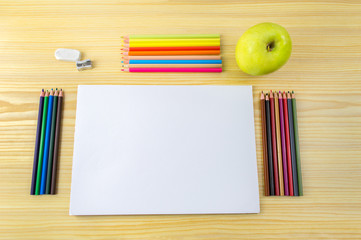Obraz premium all ready to draw and apple for snack