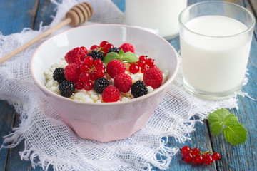cottage cheese with fresh berries