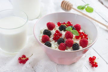 cottage cheese with fresh berries