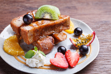 French toast with fresh berry fruit