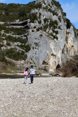 promenade au bord de la rivière
