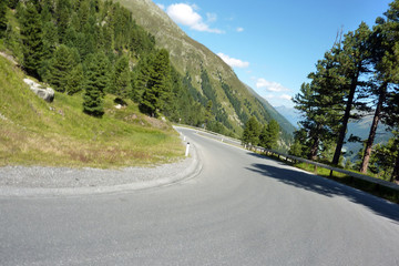 Fototapeta premium Straße ins Kaunertal