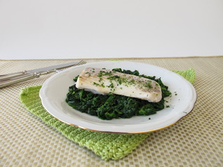 Schellfisch auf Spinat