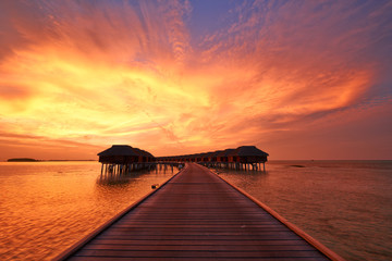 Fototapety  Zachód słońca na plaży na Malediwach