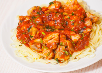 chicken and mushrooms in tomato sauce with spaghetti