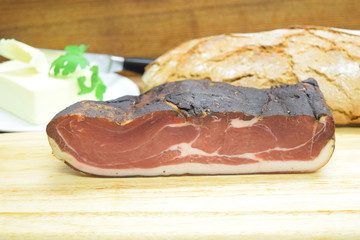 Brotzeit mit geräuchertem Schinken