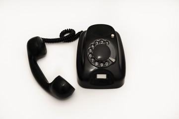 Retro Telefon mit Knopf auf wei&szlig;em Hintergrund