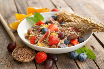 Müsli mit frischen Früchten