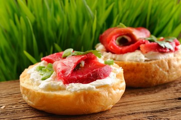 Sandwiches with gravlax, parsley, scallion, capers and cream che