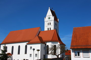 Obraz premium Kirche und Pfarrhaus
