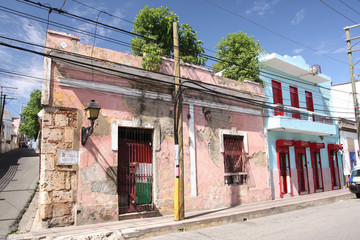 Fototapeta na wymiar République Dominicaine - Saint Domingue, maison bariolées