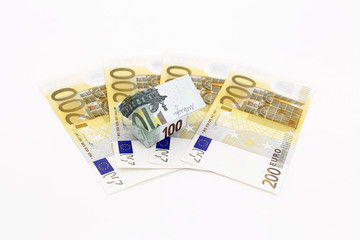 200 € Money with 100 Euro House