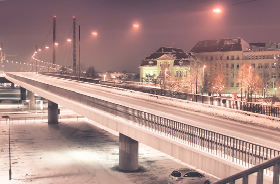 Rheinkniebrücke Düsseldorf im Schnee