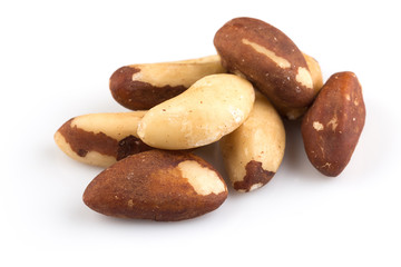 Fototapeta na wymiar almonds isolated on a white background