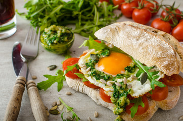 Ciabatta with fried egg, tomatoes and pesto