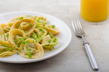 Ravioli stuffed with spinach pesto