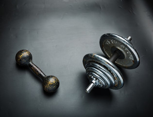 Obraz na płótnie Canvas Old dumbbells weights