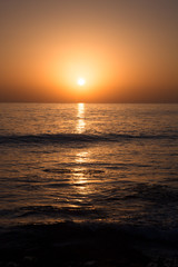 Obraz premium Shine of the sun setting over the horizon
