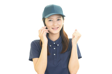 笑顔の女性作業員