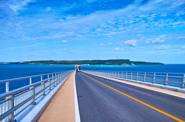伊良部大橋と伊良部島