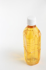 お茶のペットボトル