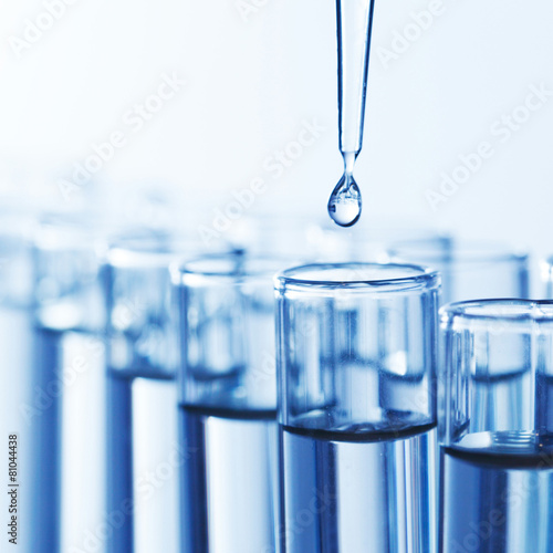 "Pipette with drop of liquid" Stockfotos und lizenzfreie Bilder auf