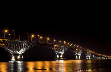 Fototapeta na wymiar The bridge over the river at night