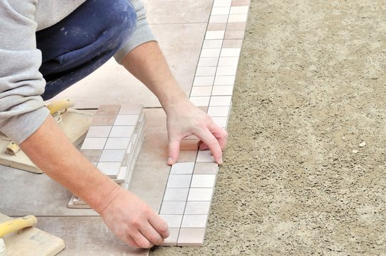 Poser une frise au milieu du carrelage