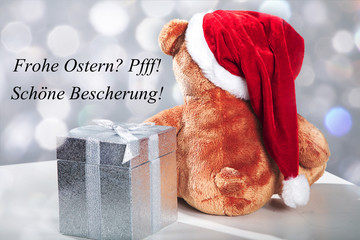 Weihnachtsbär von hinten da Ostern ist