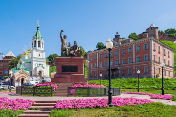 Skoba Square in Nizhny Novgorod. In the foreground - Minin and P - obrazy, fototapety, plakaty