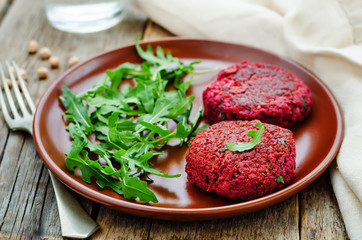 chickpeas, quinoa and beet burgers with arugula