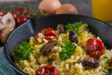  healthy breakfast,frying scramble eggs and grilled vegetables