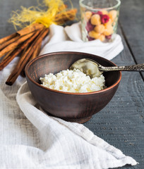 cottage cheese in an earthenware dish, shelves cinnamon, cup ras