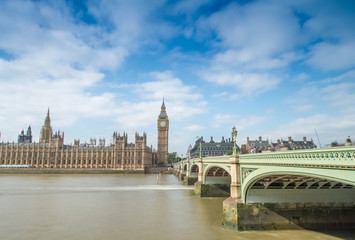 Fototapeta na wymiar Sunny day over Westminster Bridge, long exposure