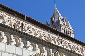 Fototapeta premium Duomo di Carrara; lato sud e campanile