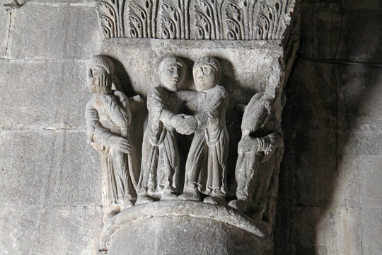 Visitazione; capitello del Duomo di Carrara