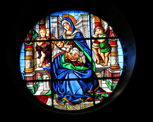 Madonna col Bambino; vetrata, duomo di Mortara