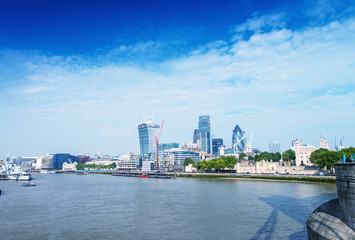 Obraz premium London buildings along river Thames