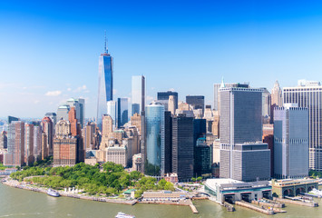 Fototapeta premium Aerial skyline of Lower Manhattan on a beautiful sunny day