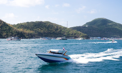 Fototapeta premium Passenger Speed boat to Koh larn Island, Pattaya, Thailand