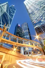 Fototapeten Bürogebäude im Zentrum von Hongkong bei Nacht. © fazon