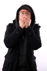 Mann mit beschlagener Brille,Schnee, friert, kalt