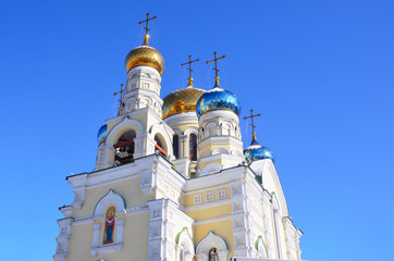 Fototapeta na wymiar Храм Покрова пресвятой Богородицы во Владивостоке