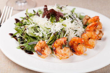 salad with shrimps